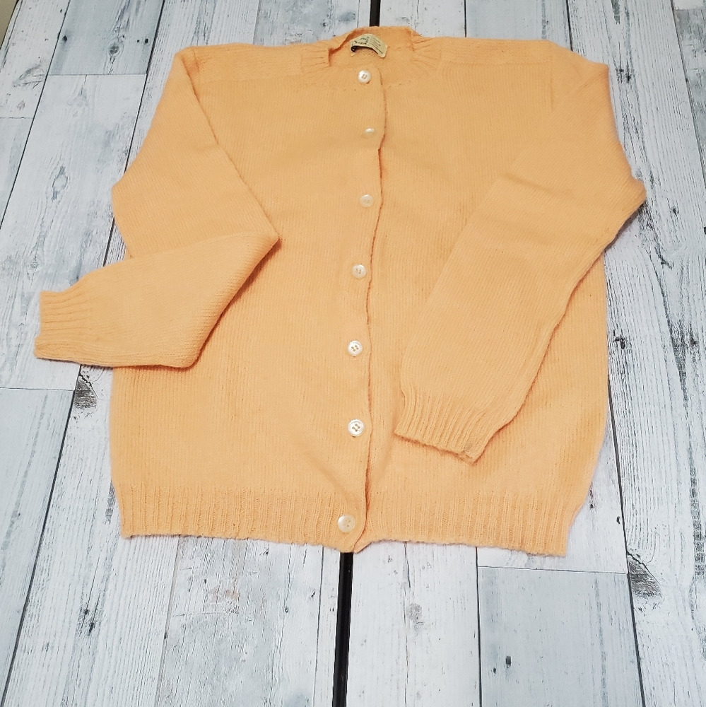 Vintage Pandora 100% wool peach size small